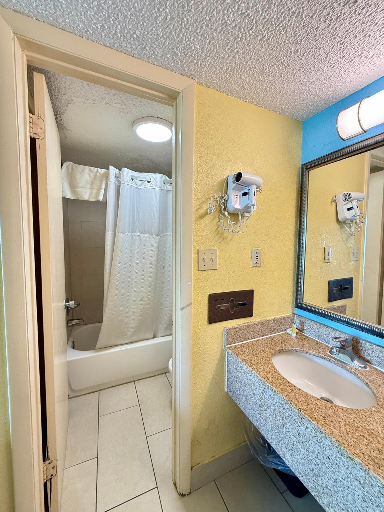 Days Inn By Wyndham Ruther Glen Kings Dominion Area Eksteriør bilde